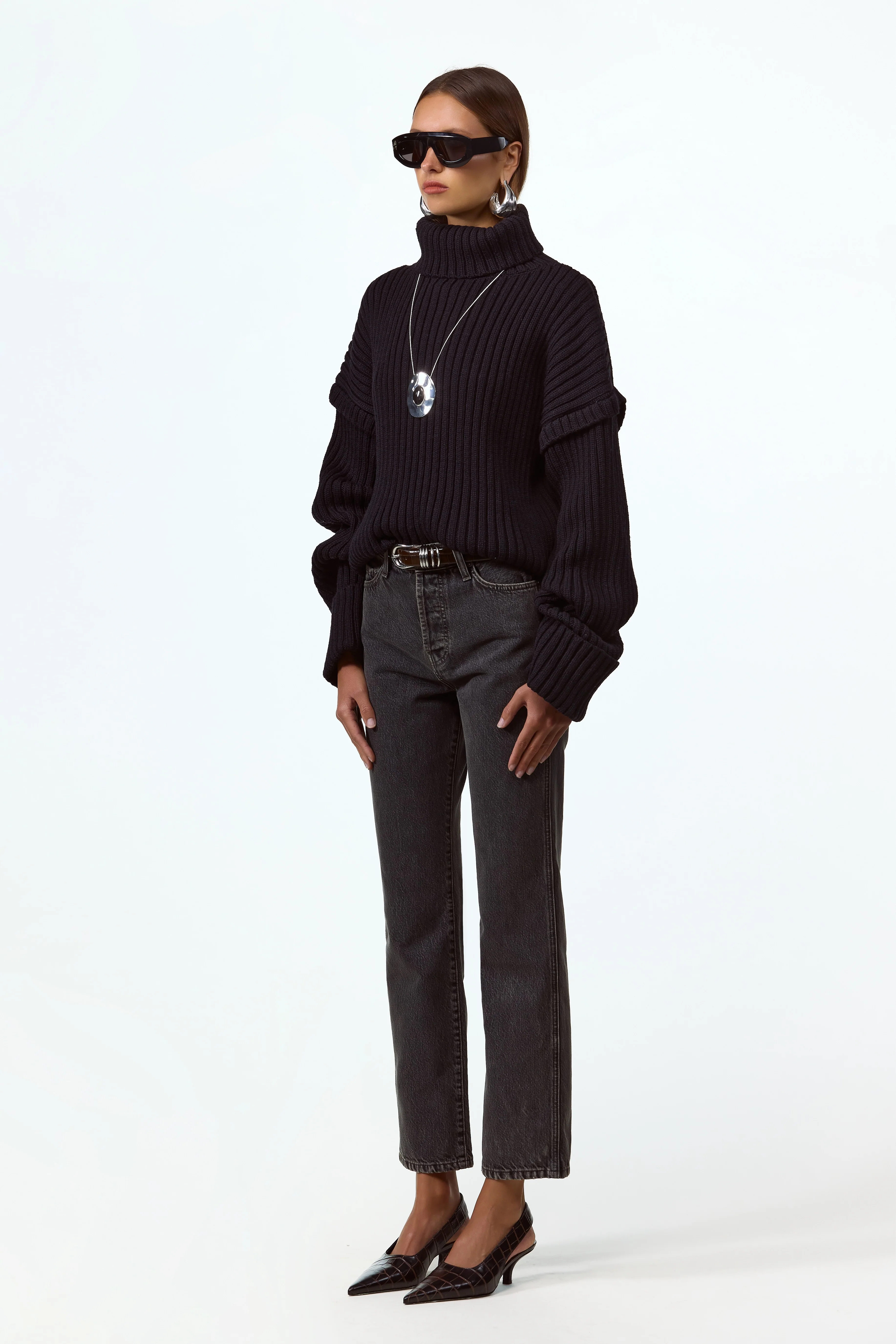 The Straight Ankle Jean (Stone Black)