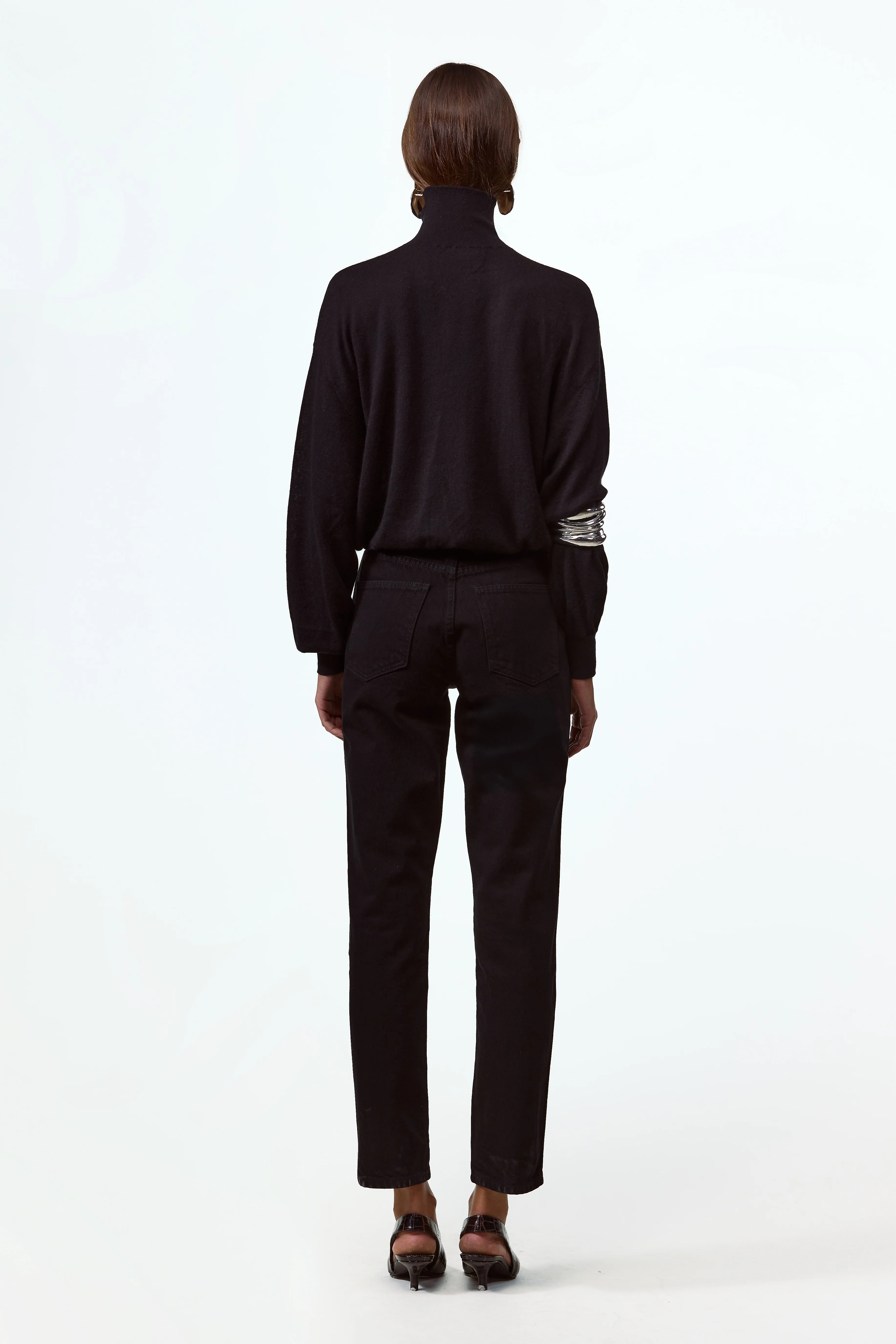 Relaxed Cashmere Turtleneck (Black)