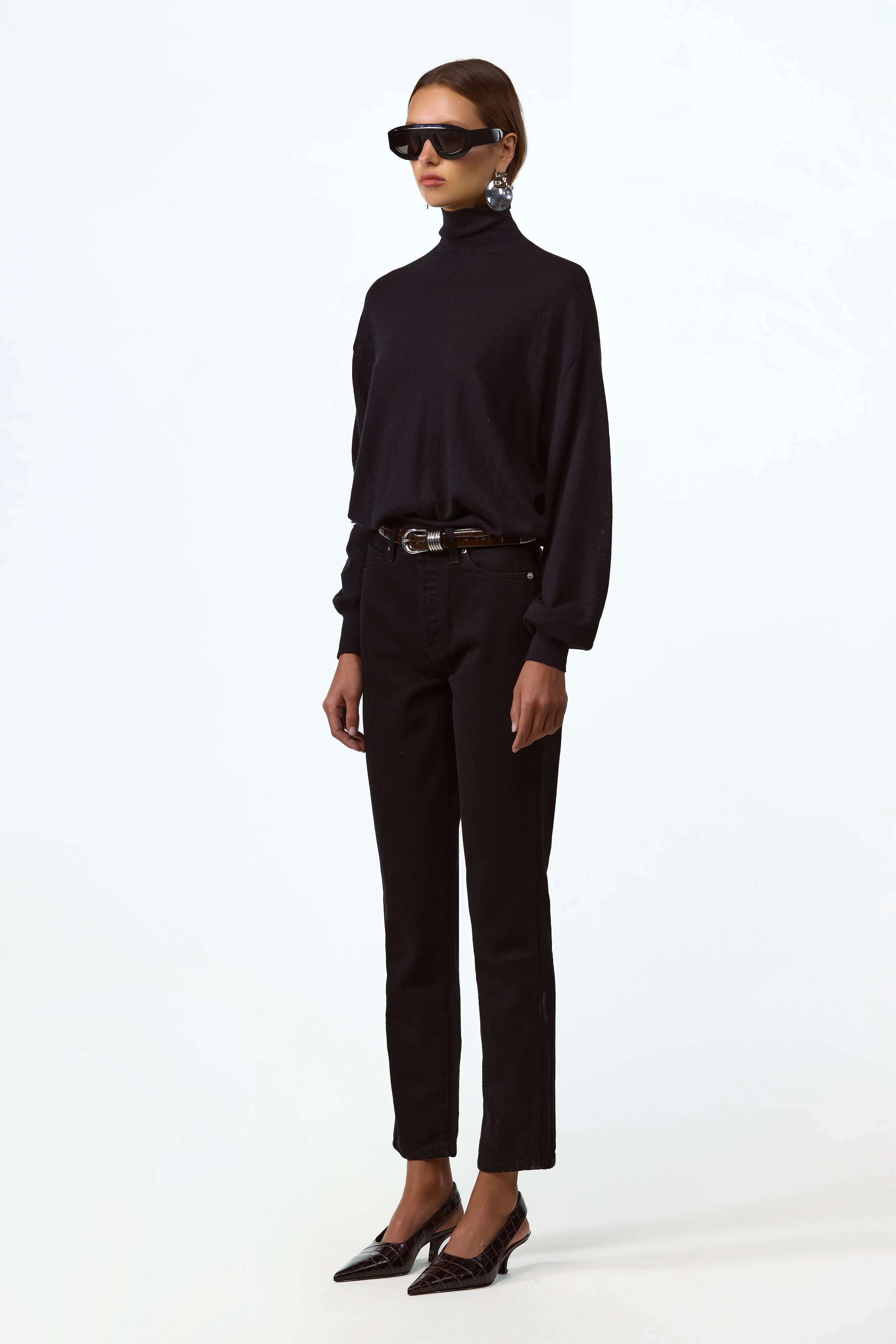 The Straight Ankle Jean (Black) 2 The Straight Ankle Jean (Black)